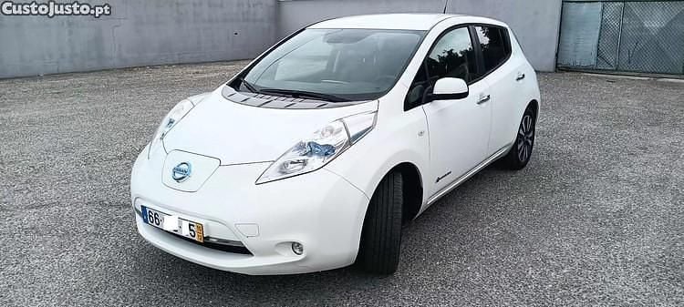 Branco Usado 2015 Nissan Leaf Tekna Citadino | € 5.500 - Imagem 1/1