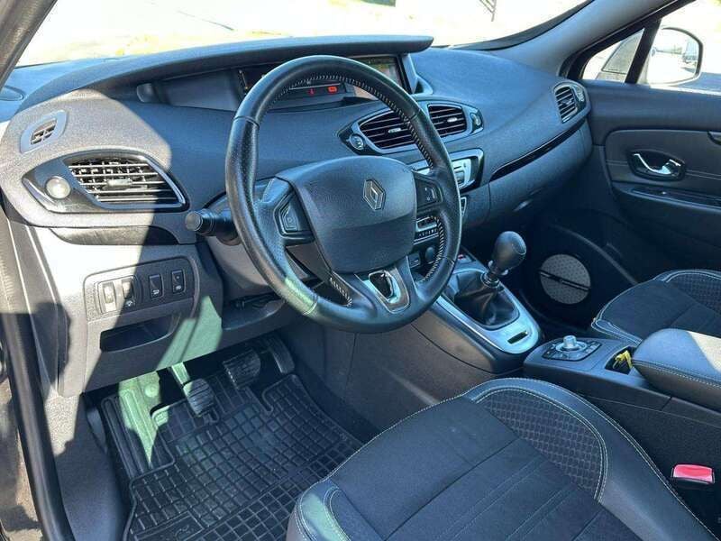 Usado Renault Scénic III Bose Edition 130 HP (95 kW) 2016 Preto Monovolume