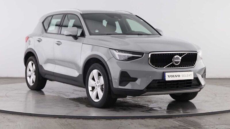 Cinzento Usado 2024 Volvo XC40 SUV | € 35.480 (Preço justo) - Imagem 1/4