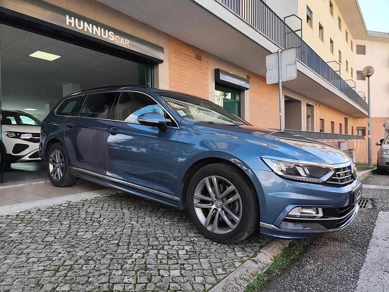 Azul Usado 2018 VW Passat R-line Carrinha | € 19.990 (Preço justo) - Imagem 1/4