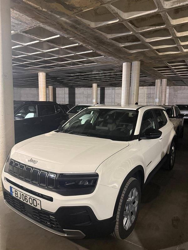 Branco Usado 2024 Jeep Avenger Altitude SUV | € 21.500 (Preço justo) - Imagem 1/1
