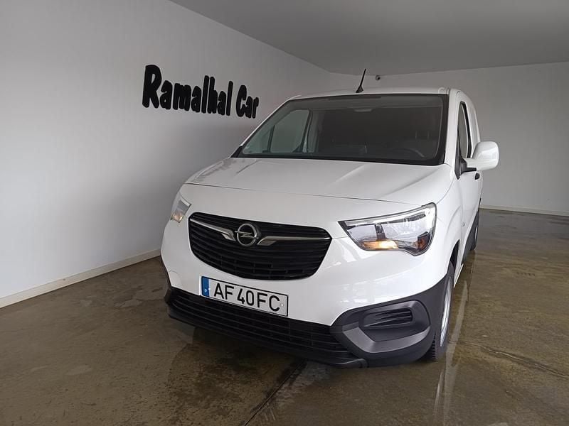 Usado Opel Combo 102 HP (75 kW) 2021 Branco Monovolume