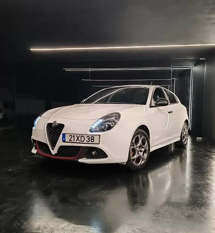 Branco Usado 2019 Alfa Romeo Giulietta Citadino | € 17.750 (Preço justo) - Imagem 1/4