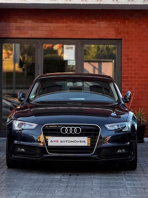 Cinzento Usado 2013 Audi A5 Premium Citadino | € 15.990 (Bom preço) - Imagem 1/4