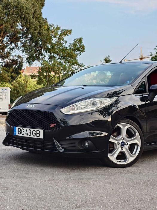 Preto Usado 2013 Ford Fiesta ST Citadino | € 13.999 - Imagem 1/4
