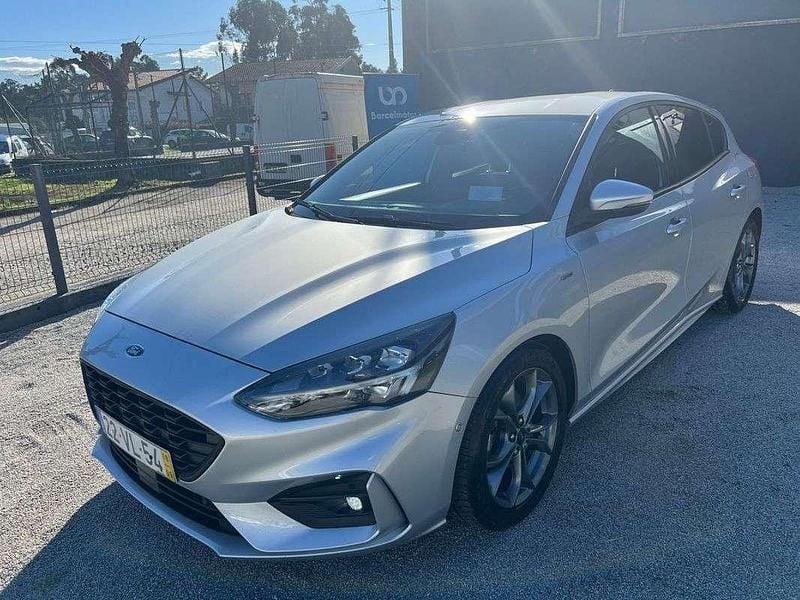 Cinzento Usado 2018 Ford Focus ST-Line | € 12.500 (Caro) - Imagem 1/4