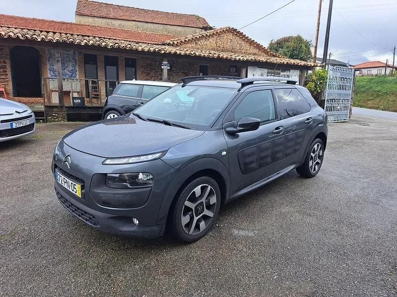Usado Citroën C4 Cactus Feel 92 HP (67 kW) 2015 Cinza escuro Citadino