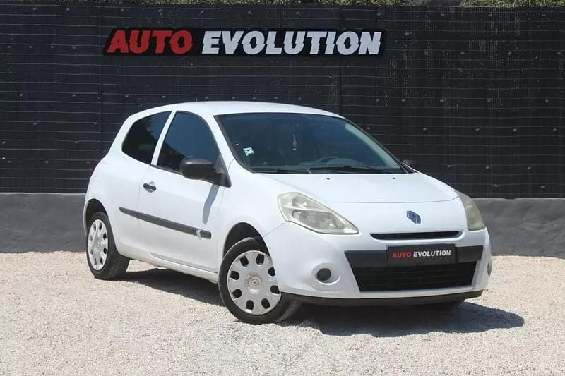 Branco Usado 2009 Renault Clio II Citadino | € 4.300 (Preço justo) - Imagem 1/4