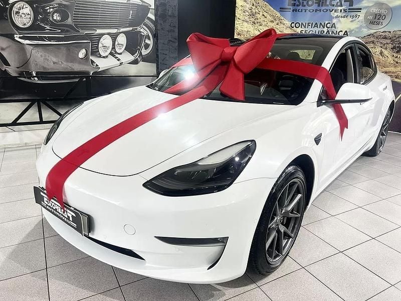 Branco Usado 2021 Tesla Model 3 Long Range AWD Sedan | € 29.700 (Preço justo) - Imagem 1/4