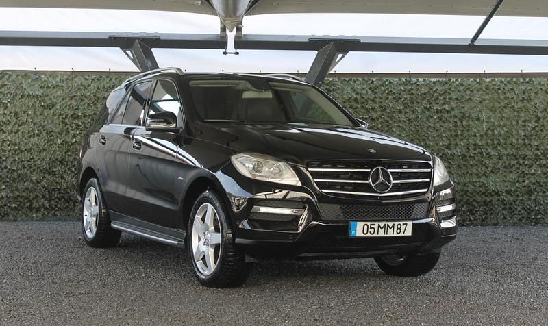 Preto Usado 2011 Mercedes ML250 SUV | € 23.790 - Imagem 1/4