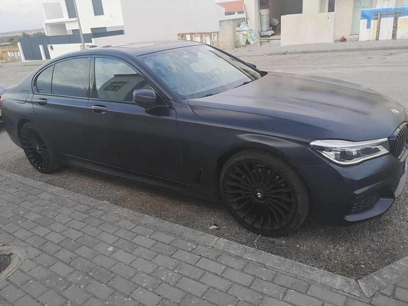 Usado BMW 730 265 HP (194 kW) 2018 Preto Sedan