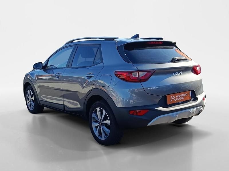 Usado Kia Stonic 84 HP (61 kW) 2024 Cinza SUV