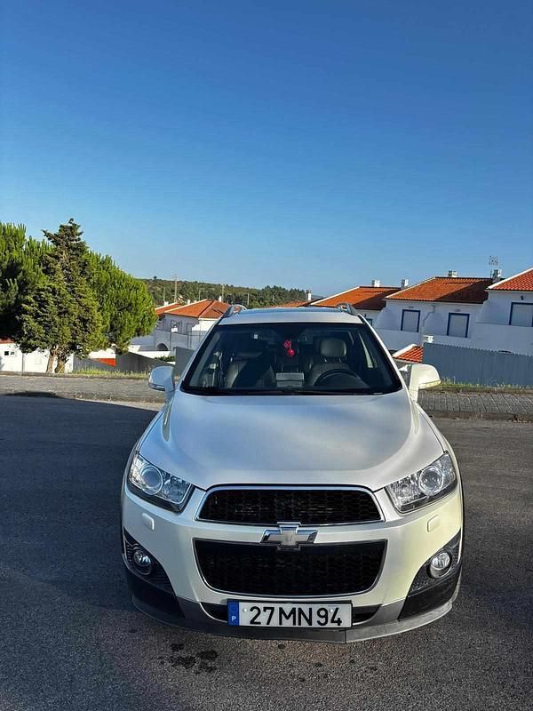 Branco Usado 2011 Chevrolet Captiva SUV | € 13.000 - Imagem 1/4