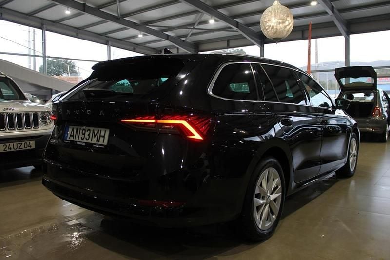 Usado Skoda Octavia 116 HP (85 kW) 2022 Preto Carrinha