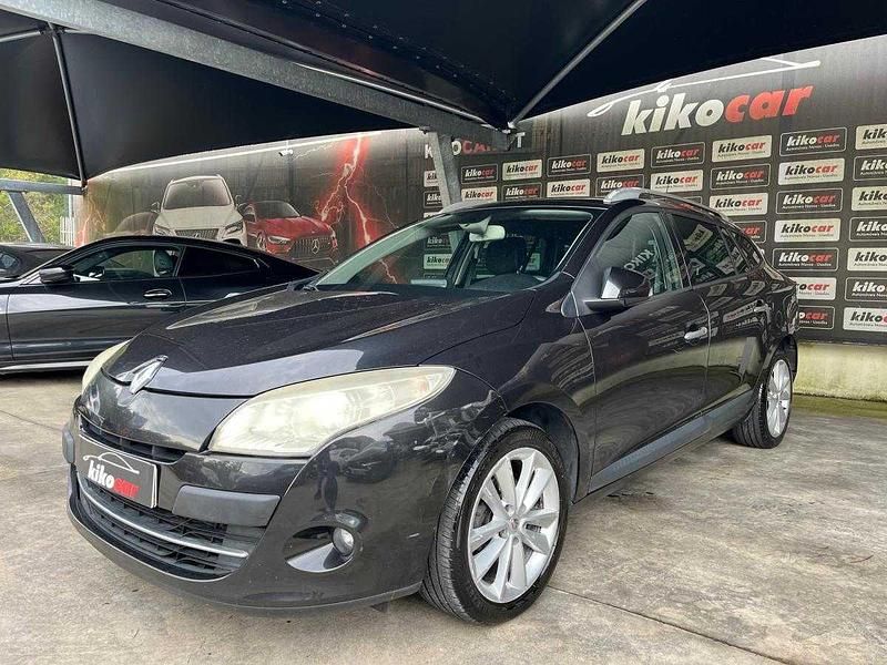 Usado Renault Mégane III Komfort 110 HP (80 kW) 2010 Preto Carrinha