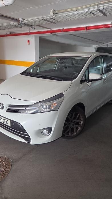 Usado 2013 Toyota Verso Monovolume | € 10.000 - Imagem 1/4