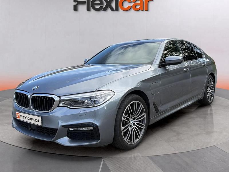Cinza Usado 2018 BMW 530 iPerformance Sedan | € 26.490 (Preço justo) - Imagem 1/4