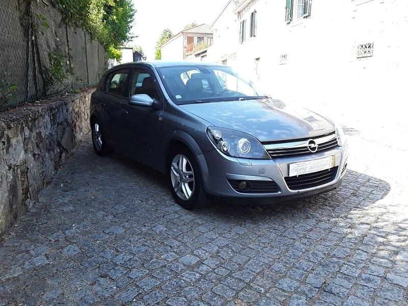 Cinza Usado 2004 Opel Astra Enjoy | € 3.400 (Preço justo) - Imagem 1/4