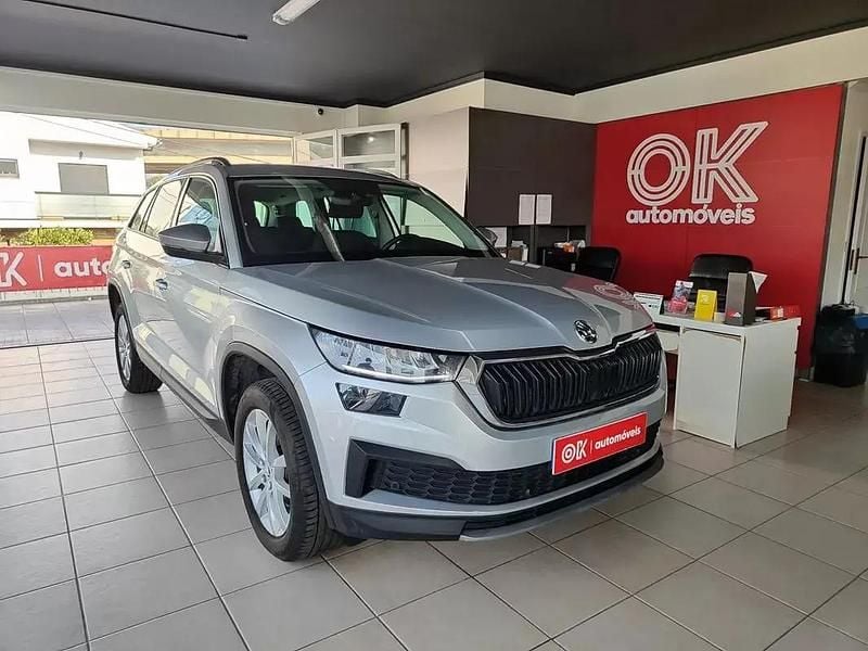 Cinza antracite Usado 2023 Skoda Kodiaq Ambition SUV | € 32.250 (Bom preço) - Imagem 1/4