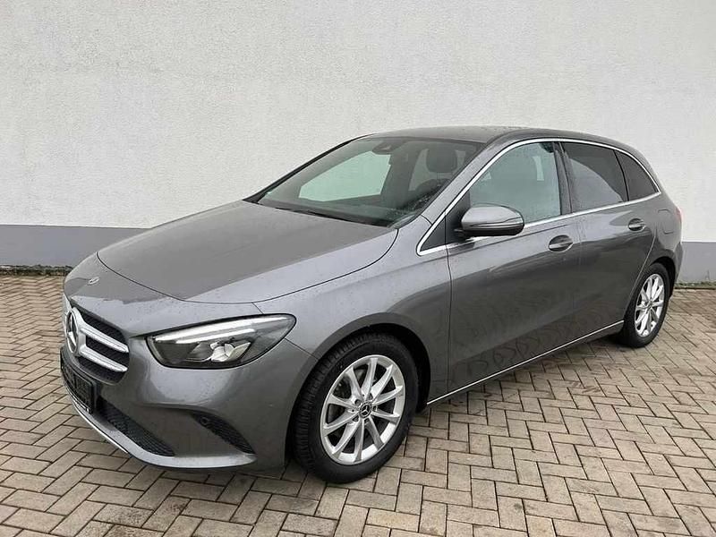 Usado Mercedes B200 163 HP (119 kW) 2019 Cinzento Monovolume