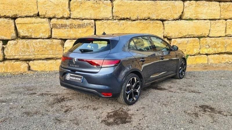 Usado Renault Mégane IV Intens 115 HP (84 kW) 2022 Cinzento Citadino