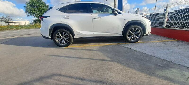 Usado 2016 Lexus NX300h Sport Line SUV | € 29.600 - Imagem 1/4