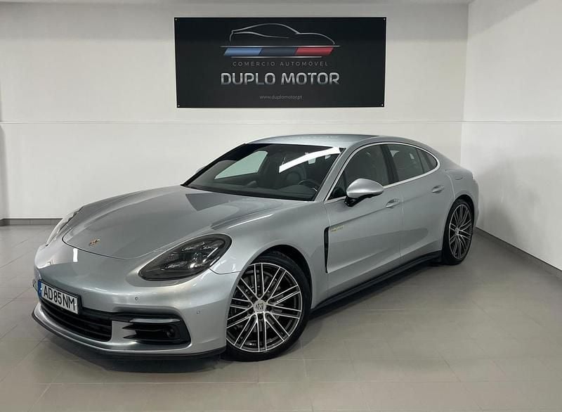 Cinzento Usado 2017 Porsche Panamera Sedan | € 60.750 (Super Preço) - Imagem 1/4
