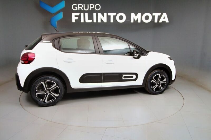 Cinza Usado 2022 Citroën C3 PureTech Citadino | € 11.890 (Bom preço) - Imagem 1/4