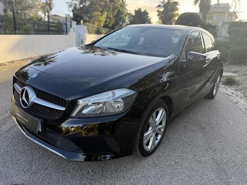 Preto Usado 2016 Mercedes A180 Style Citadino | € 17.999 (Preço justo) - Imagem 1/4