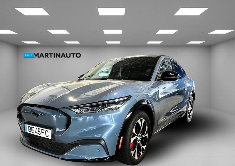 Azul Usado 2023 Ford Mustang Mach-E Premium SUV | € 49.990 (Preço elevado) - Imagem 1/4