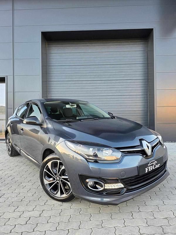 Usado Renault Mégane III Bose Edition 110 HP (80 kW) 2016 Cinzento Carrinha