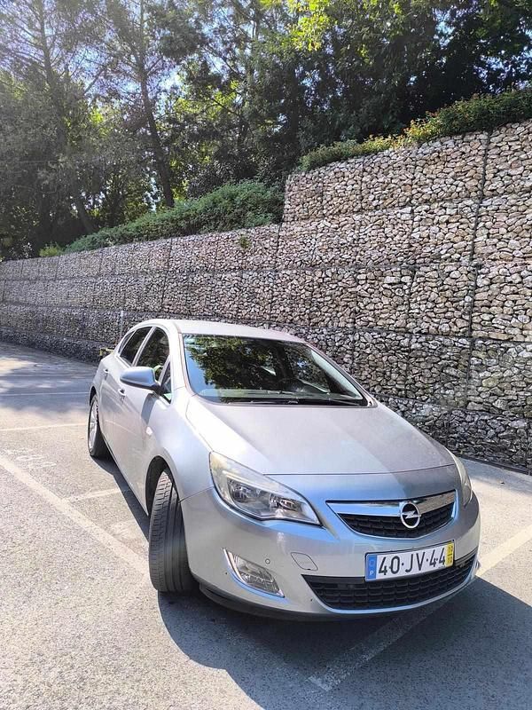 Cinzento Usado 2010 Opel Astra Citadino | € 5.950 (Super Preço) - Imagem 1/4