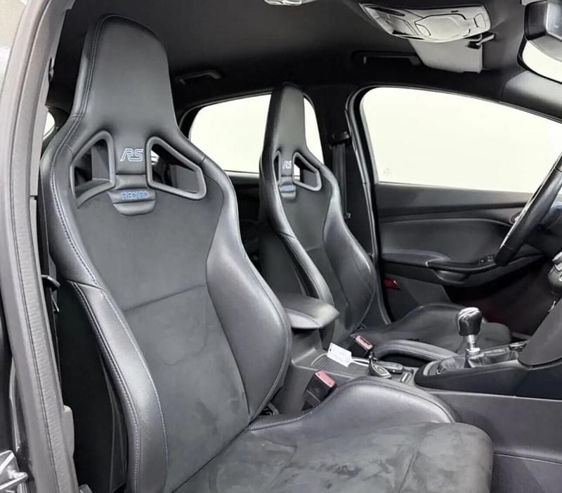 Usado Ford Focus 350 HP (257 kW) 2016 Cinzento