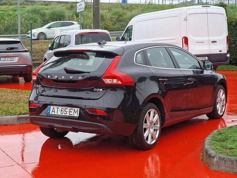 Usado Volvo V40 120 HP (88 kW) 2017 Preto