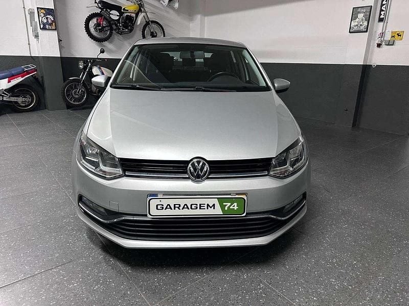 Cinza Usado 2016 VW Polo LOUNGE Citadino | € 9.750 (Preço justo) - Imagem 1/4