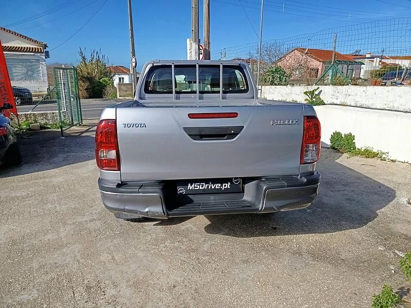 Usado Toyota HiLux 150 HP (110 kW) 2018 Cinza Pickup