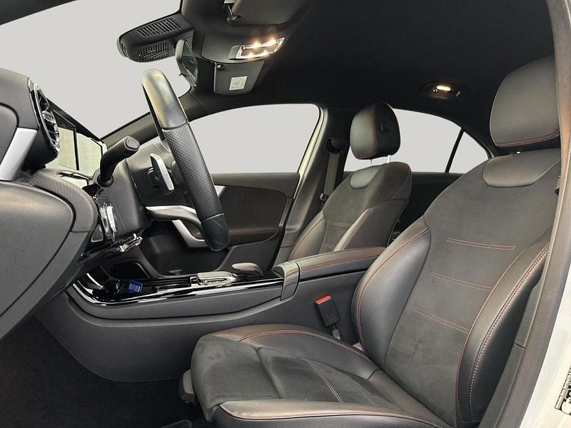 Branco Usado 2022 Mercedes A250 AMG line Sedan | € 32.999 - Imagem 1/4