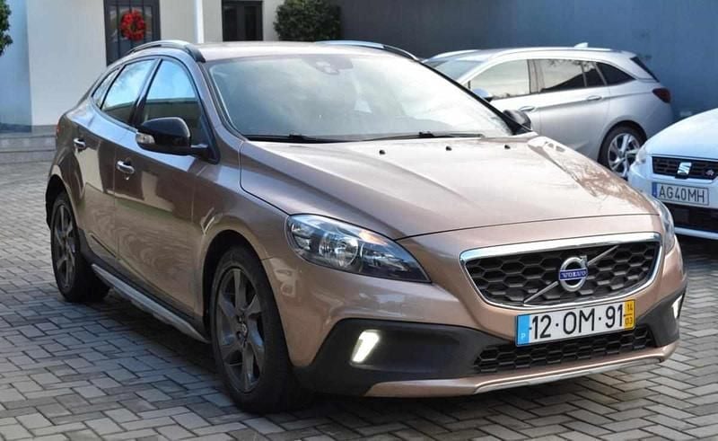 Usado Volvo V40 114 HP (83 kW) 2014 Preto Citadino