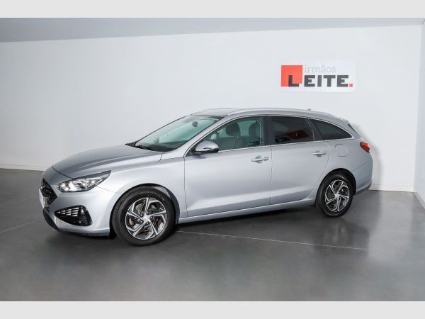 Usado Hyundai i30 Style 120 HP (88 kW) 2021 Shimmering silver (metalizado) Carrinha