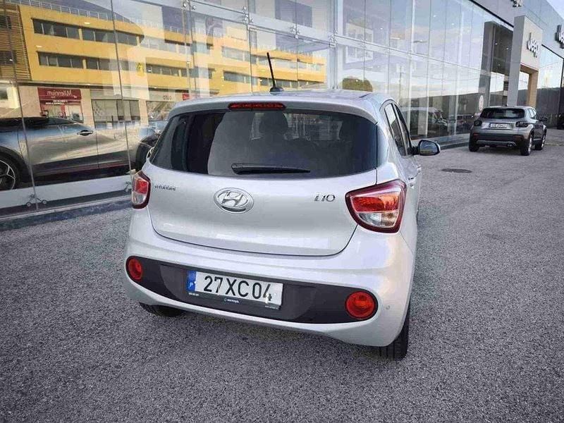 Usado Hyundai i10 Comfort 66 HP (48 kW) 2019 Cinzento Citadino