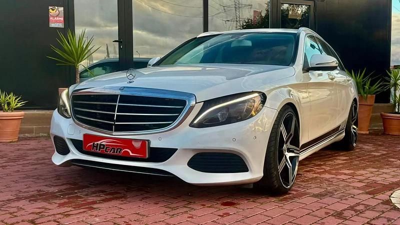 Usado Mercedes C200 Avantgarde 136 HP (100 kW) 2015 Branco Carrinha