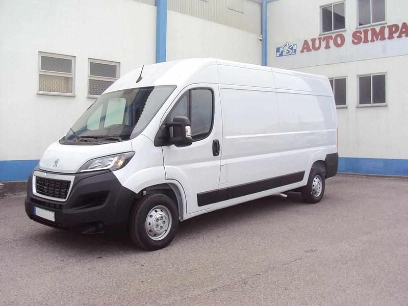 Usado Peugeot Boxer 165 HP (121 kW) 2023 Branco Van