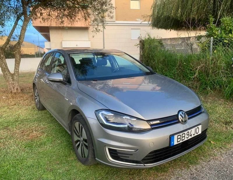 Cinzento Usado 2020 VW e-Golf Citadino | € 15.500 (Preço justo) - Imagem 1/4