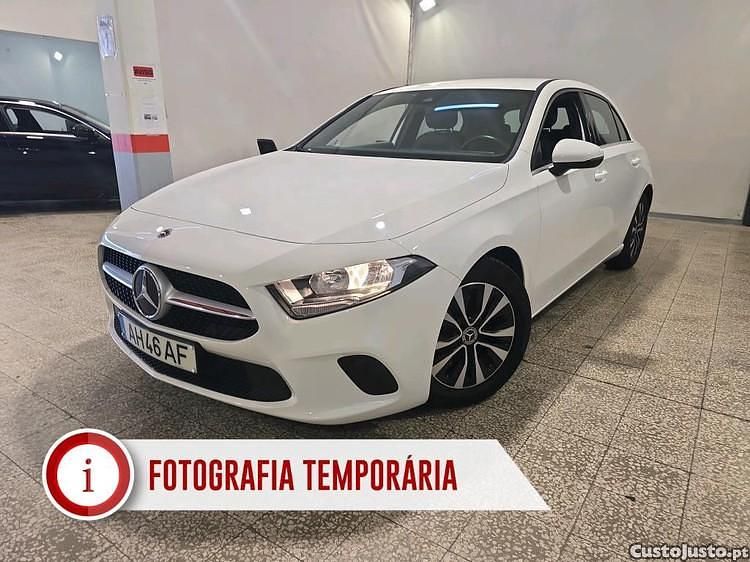 Branco Usado 2021 Mercedes A180 Style Citadino | € 26.990 (Preço justo) - Imagem 1/1