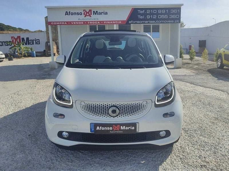 Branco Usado 2015 Smart ForFour Passion Citadino | € 9.950 (Preço justo) - Imagem 1/4