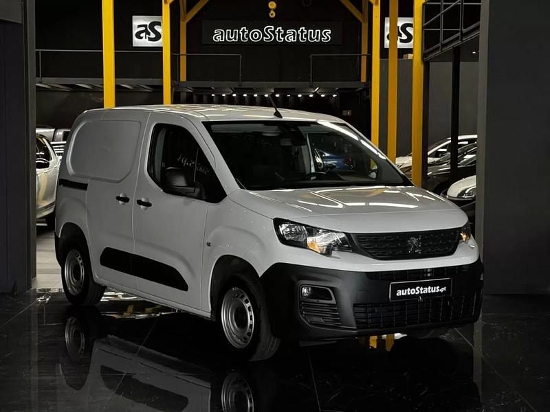 Branco Usado 2022 Peugeot Partner Premium Monovolume | € 15.490 (Preço justo) - Imagem 1/4
