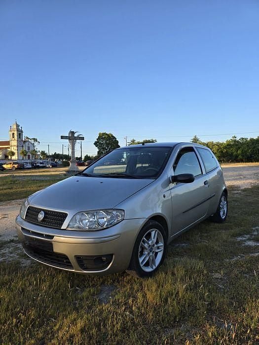 Usado Fiat Punto 80 HP (58 kW) 2004 Citadino