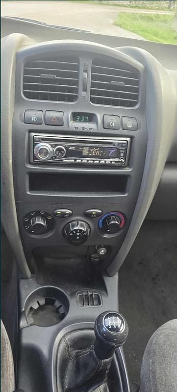 Cinzento Usado 2002 Hyundai Santa Fe SUV | € 2.750 - Imagem 1/4