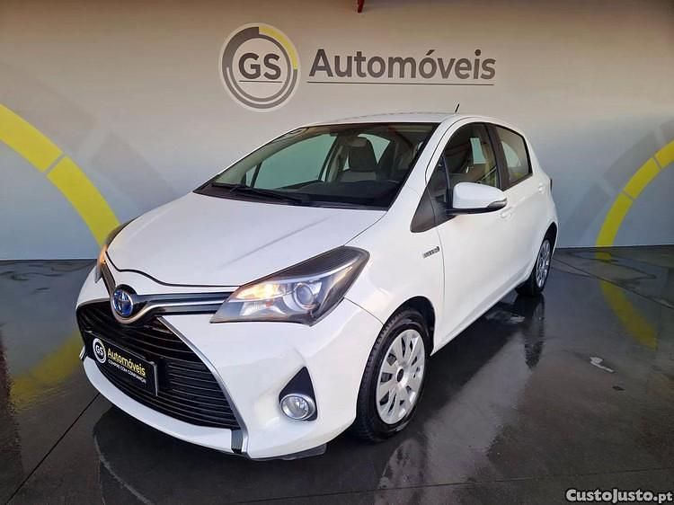 Branco Usado 2015 Toyota Yaris Hybrid Comfort Citadino | € 12.990 (Preço justo) - Imagem 1/1