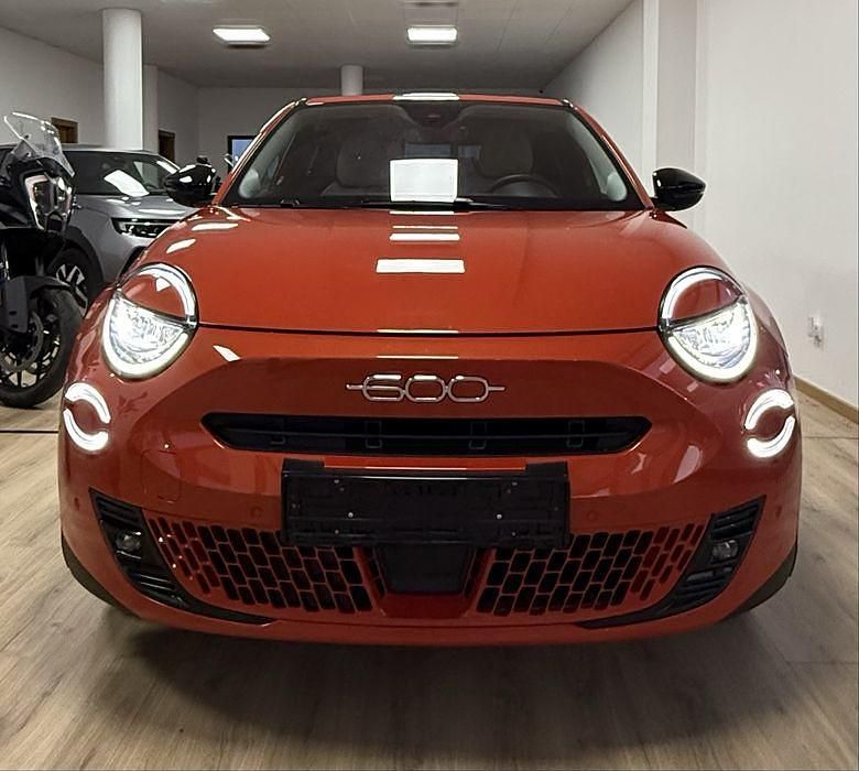Usado 2023 Fiat 600E La Prima Sedan | € 27.990 - Imagem 1/4